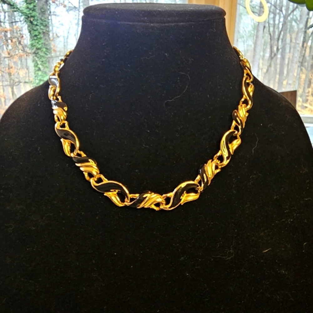 Vintage Unsigned Gold and Black Chain Necklace